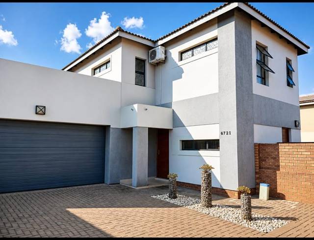 3 BEDROOM HOUSE FOR SALE IN THATCHFIELD